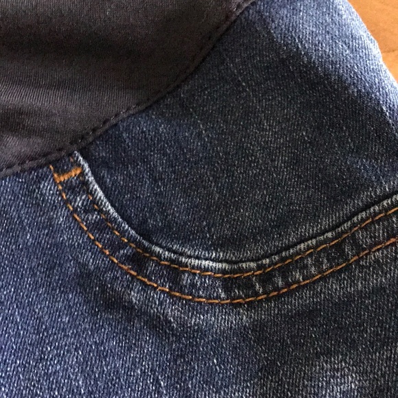 Old Navy Maternity  Boyfriend Skinny Jeans S 2 - Picture 4 of 5